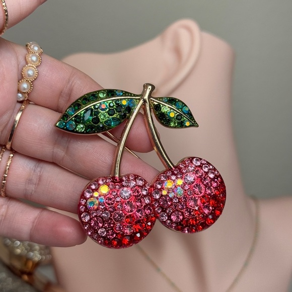 ⚜️🍒 Red Cherry Brooch with Green Leaves 🍃 - Picture 4 of 6
